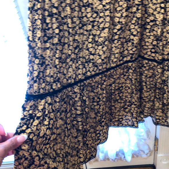 Gorgeous Dress Elastic tube style top,flares out,stunning with boots. - Picture 4 of 5